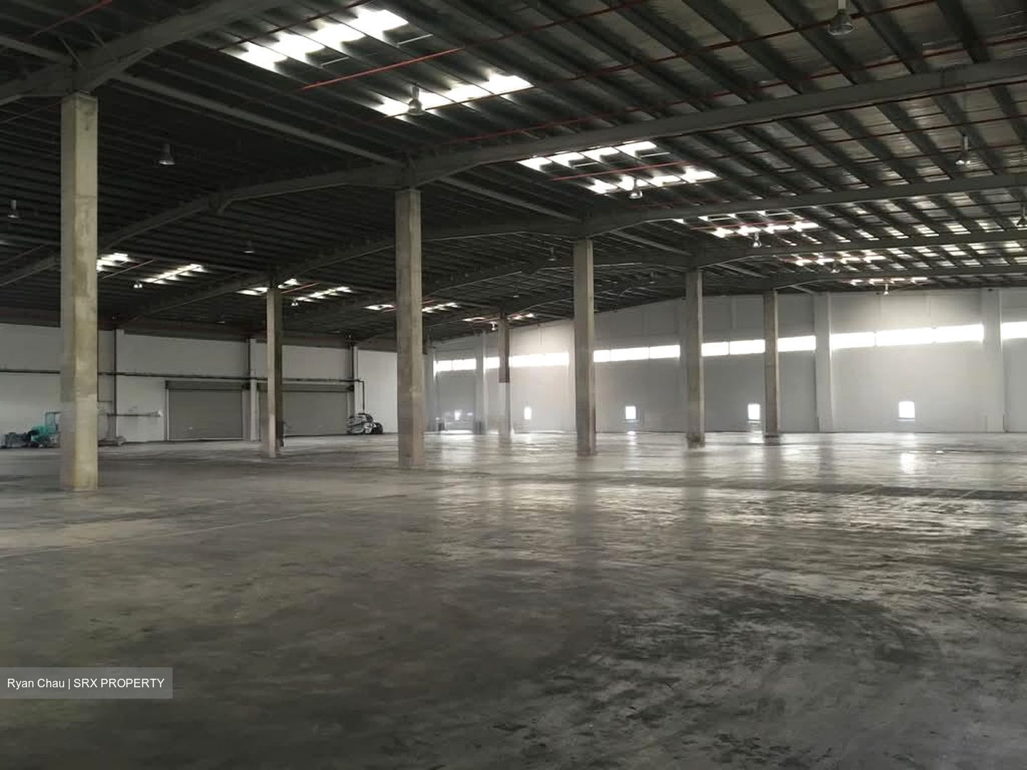 Ibm Place (D16), Warehouse #582815441